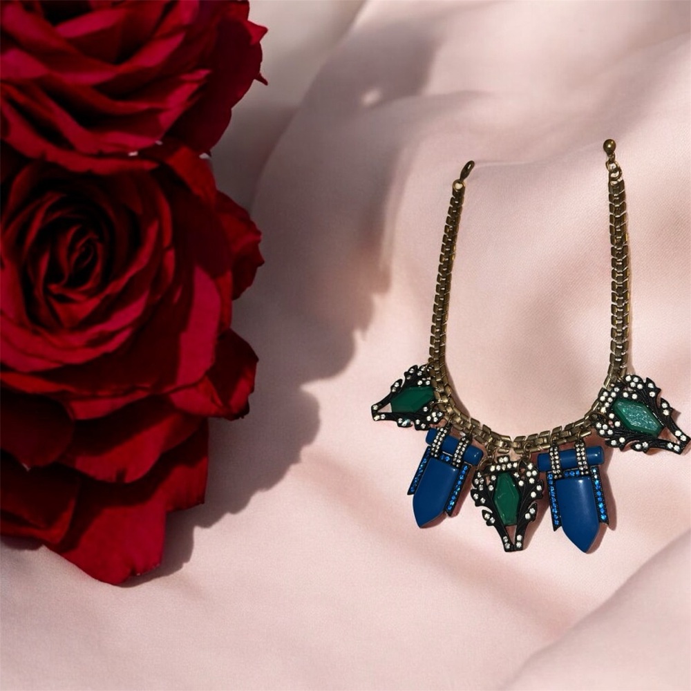Vintage-Inspired Statement Necklace – Art Deco Elegance